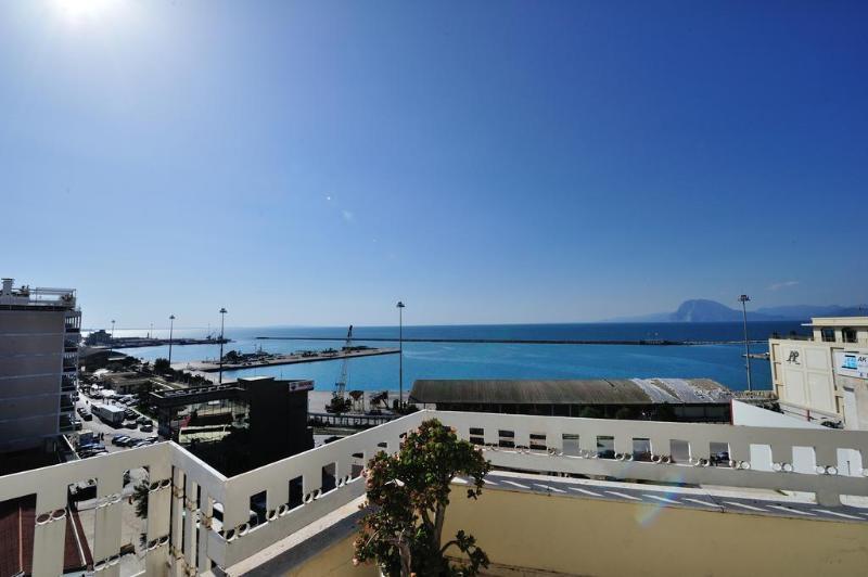 Adonis City Hotel Patras Exteriör bild